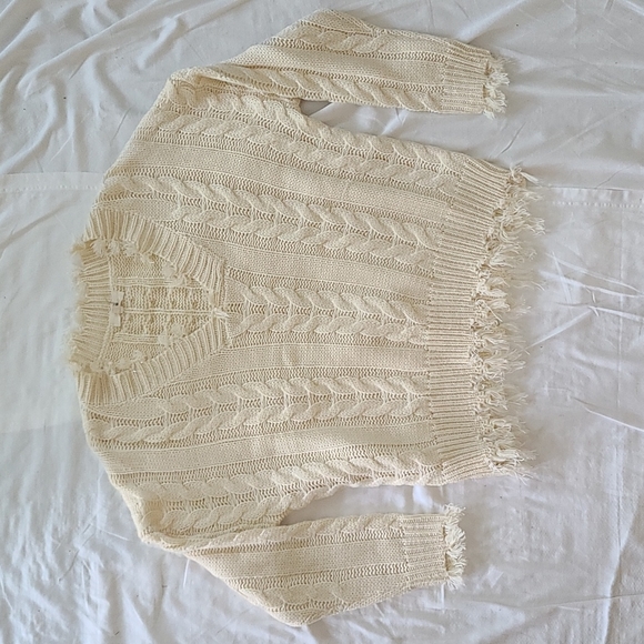 Cable knit Fringe detail cream sweater size small. entro - Picture 1 of 9